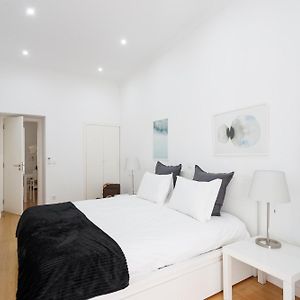 Zimmer mit Kingsize-Bett